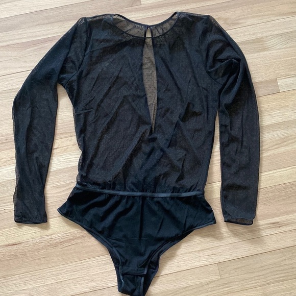 H&M Tops - NWOT H&M Mesh Polka Dot Bodysuit long Sleeve with keyhole back